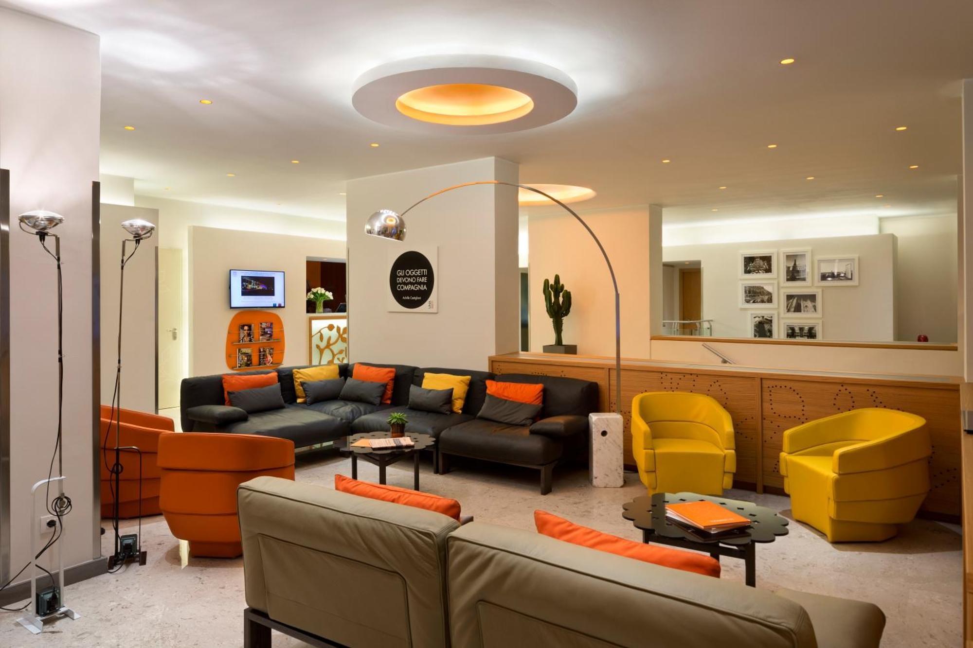 Una Hotels Mediterraneo Milano — Fotos 1